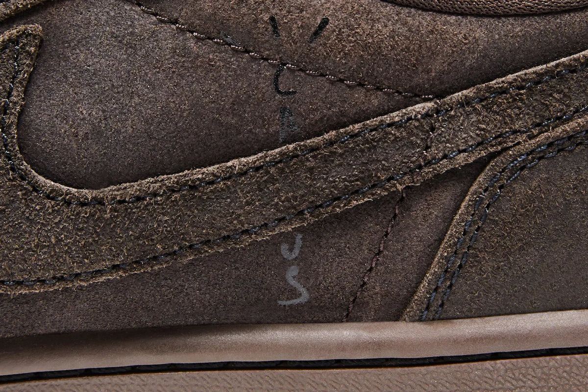 Scarpe da ginnastica marroni collezione air jordan x travis Scott 