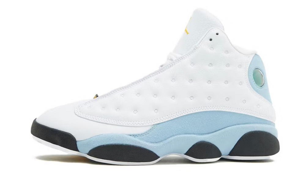 Scarpe da ginnastica bianche e celesti collezione Air Jordan 13