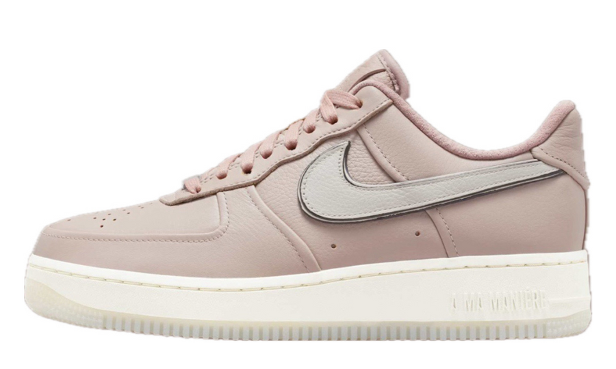 Scarpe da ginnastica rosa e bianche collezione nike air force 1