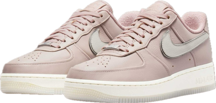 Scarpe da ginnastica rosa e bianche collezione nike air force 1