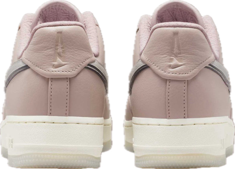 Scarpe da ginnastica rosa e bianche collezione nike air force 1