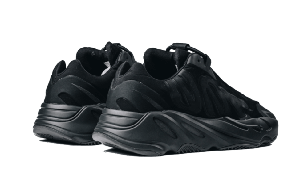 Yeezy 700 MNVN Triple Black - Nuove e Autentiche al 100%